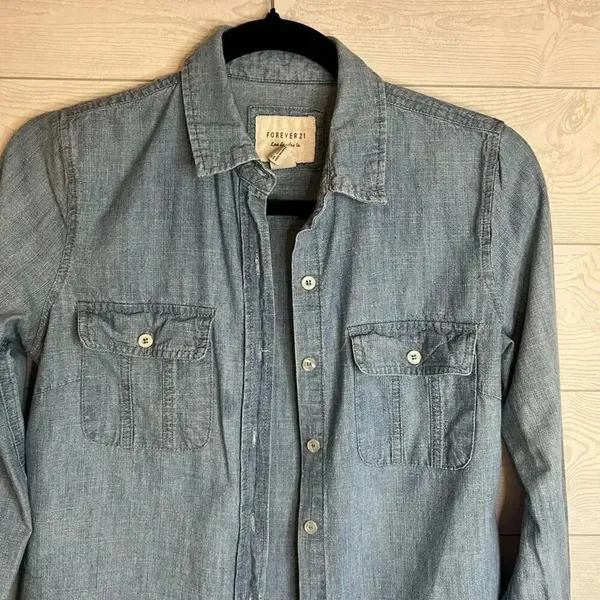 Forever 21 Women's Denim Shirt Long Sleeve Button Down Blue Chambray Size S - Image 3