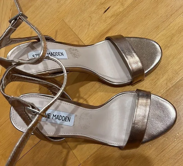 Steve Madden Gold Heels - Image 4