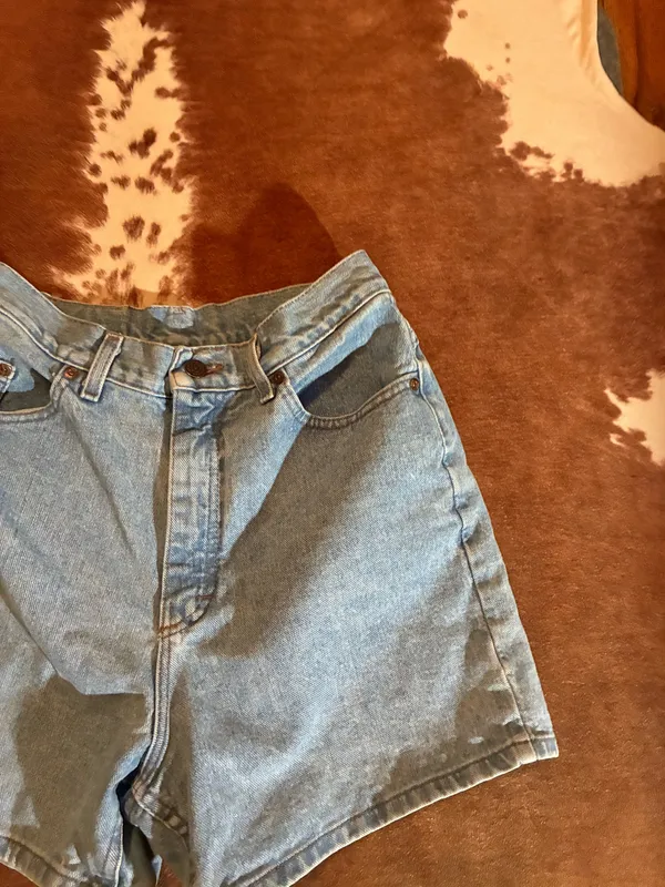 Riders By Lee Vintage women's shorts no size tag Waist - 28 inches Inseam - 6.5 inches Rise - 12 inches Hip - 18 inches - Image 3