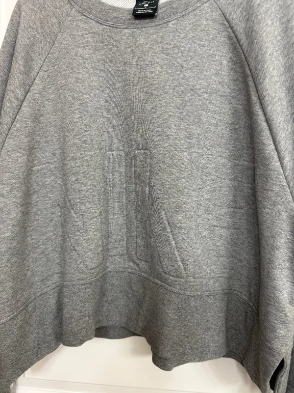 Nike Versa Dri-FIT Gray Cropped Embossed Sweatshirt Women’s Large - Image 5