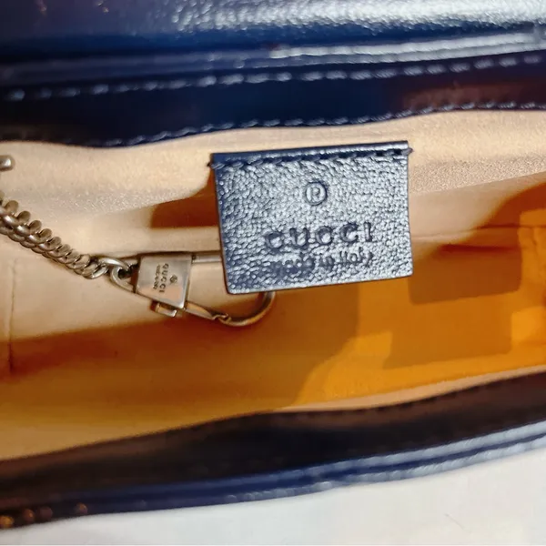 GUCCI Marmont GG logo super mini quilted leather crossbody bag - Image 7