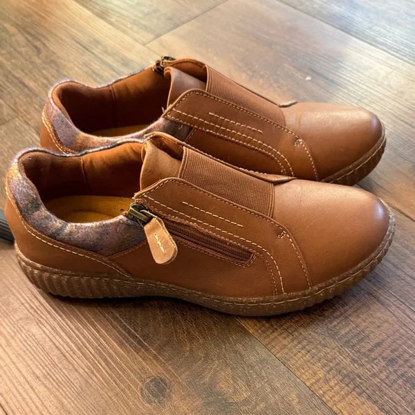 Clarks Brown Espadrilles with Patterned Accent - Image 2