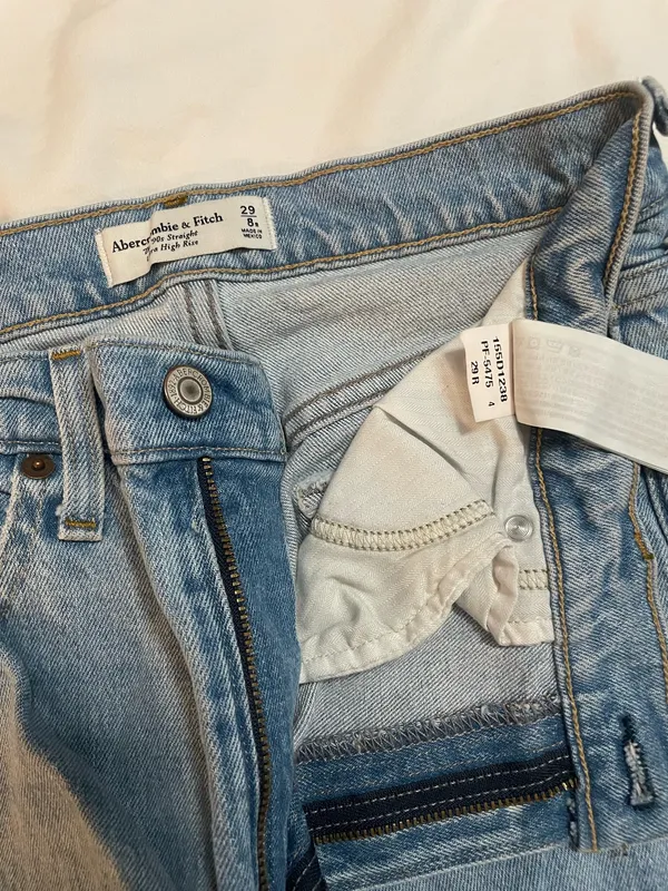 Abercrombie 90s Straight Ultra High-Rise Jeans - Image 2