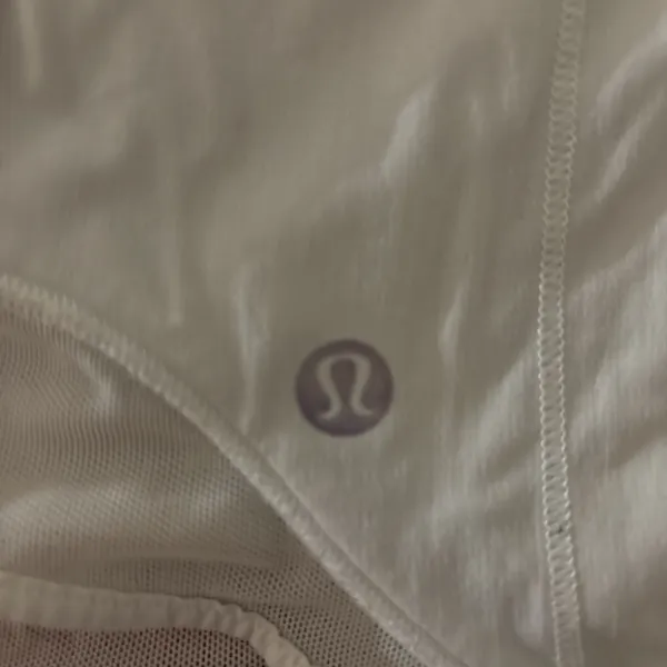 White Lululemon Hotty Hot 2.5" Shorts - Image 3