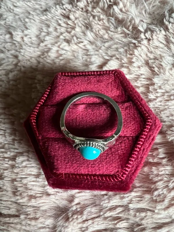 Gorgeous Stainless Steel Silver Faux Turquoise Ring Size 6 - Image 2