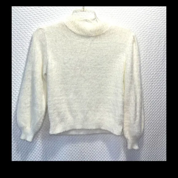 Gianni Bini fuzzy crop sweater ❤️‍🔥 - Image 2