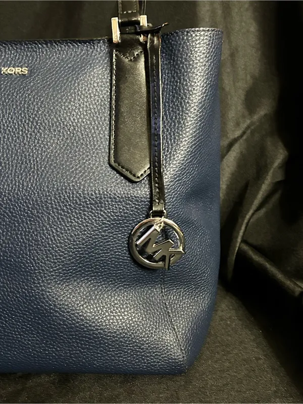 Michael Kors Navy and Black Pebbled Leather Tote - Image 3