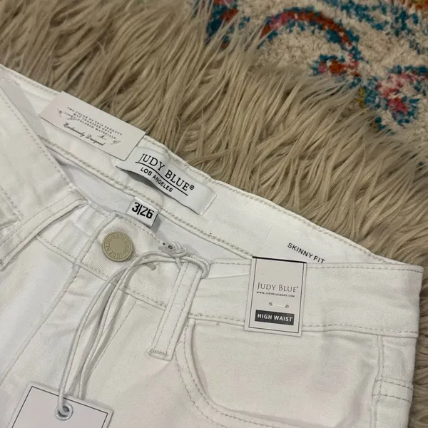 NWT Judy blue skinny fit white jeans size 3/26 - Image 2