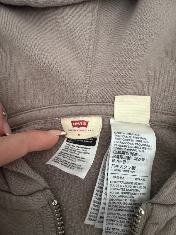 Levi’s Zip-Up Hoodie - Image 5