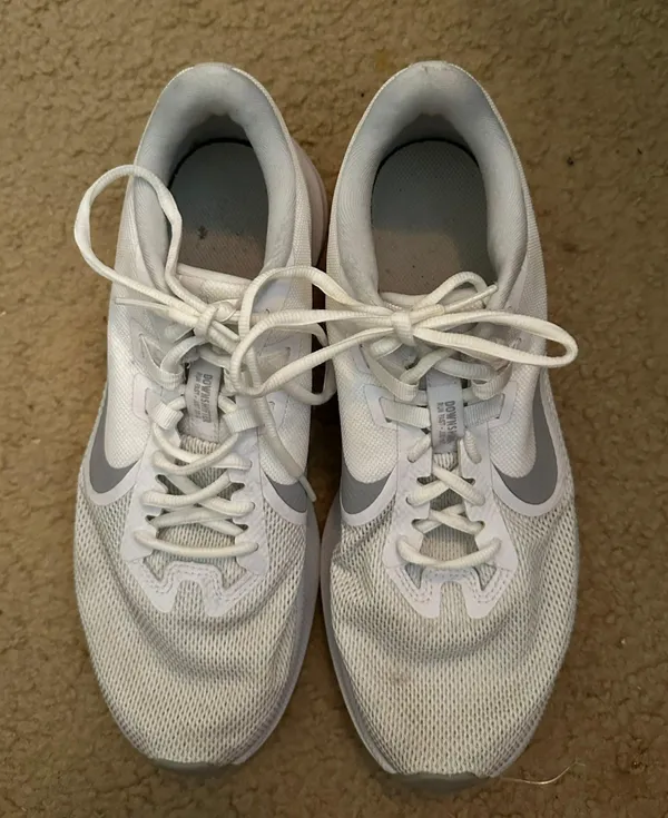 Nike Tennis Shoes - Image 4