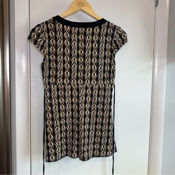I.N. San Francisco Y2K Tie Back Top. Size: Small. Black Geometric print. - Image 4