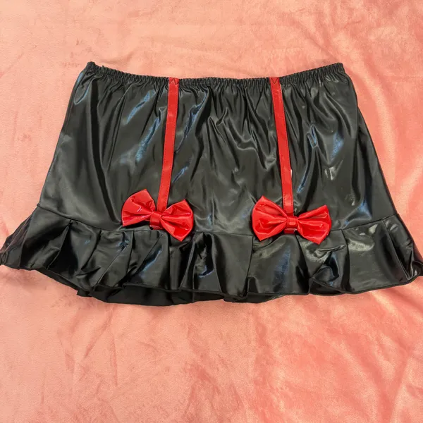 Y2K Black Faux Leather Lingerie Set w/ Red Bow Details – Cute Coquette Mini Skirt + Bra + Thong XS/S💋✨ - Image 3