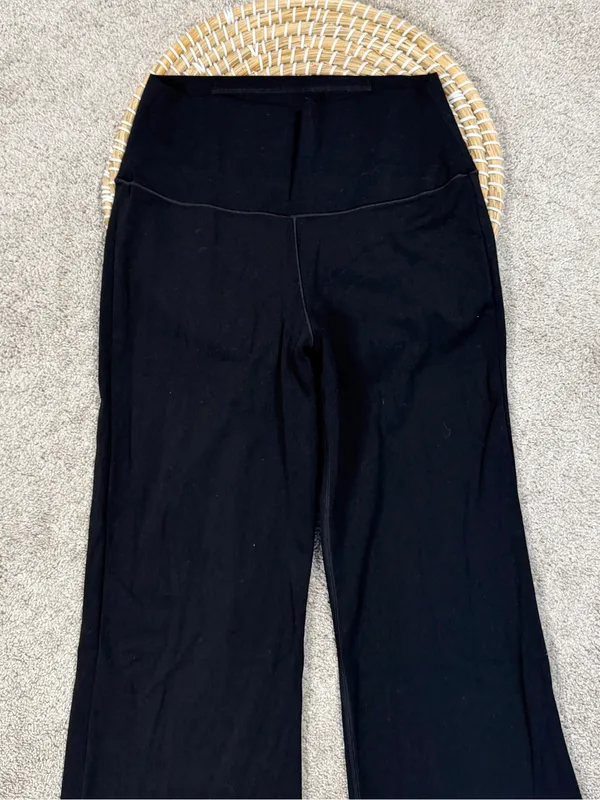 Old Navy Women’s Studiosmooth Go Dry High Rise Flare Leggings in Black M - Image 5