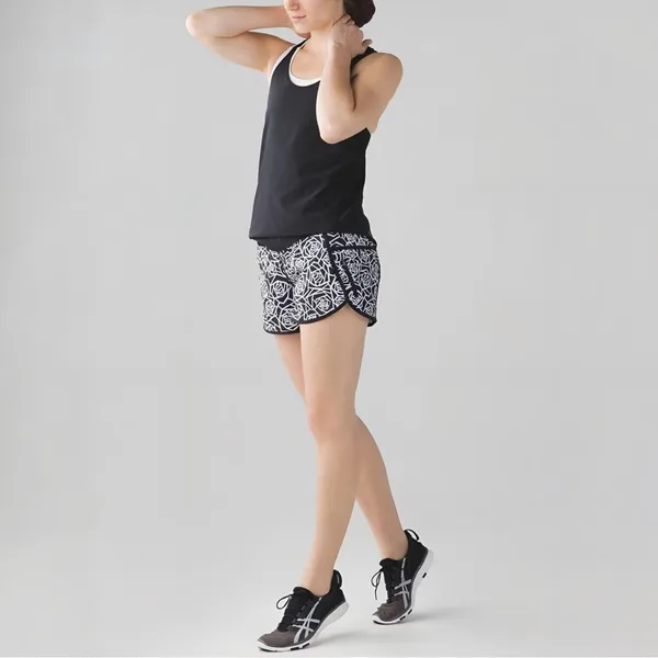 Lululemon Tracker Short III 4-way Stretch Posey Black/White Size 4 - Image 4