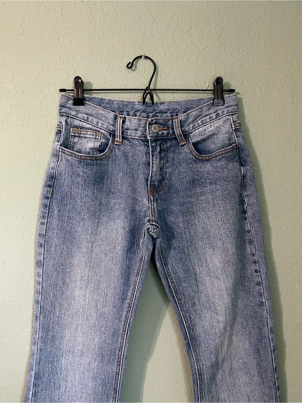 Brandy Melville John Galt Low Rise Bootcut Jean Size Small 4/6 Light Wash Denim - Image 6