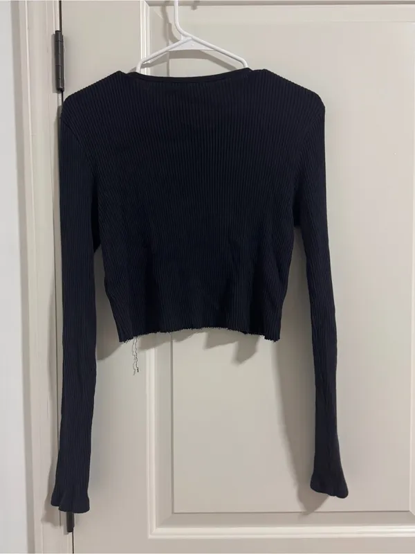 Brandy Melville navy Ribbed Notch-Neck Long Sleeve Crop Top - Image 3