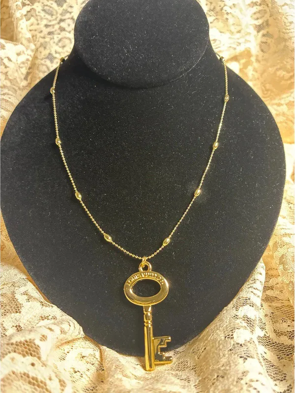 Gold tone Key Pendant Necklace 18” - Image 2