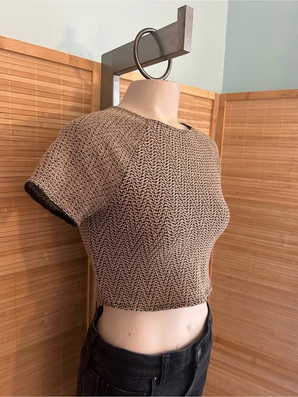 Urban outfitters stretchy short sleeve crop top shirt women’s size small - Image 2