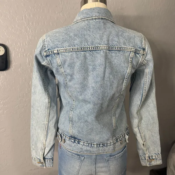 Old Navy Classic Ripped Non-Stretch Denim Jean Jacket 736440 Women's - Image 2