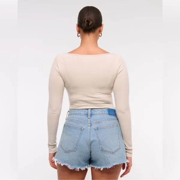 Abercrombie & Fitch Curve Love 90’s Cut Off Relaxed High Rise Shorts Size 27 - Image 2
