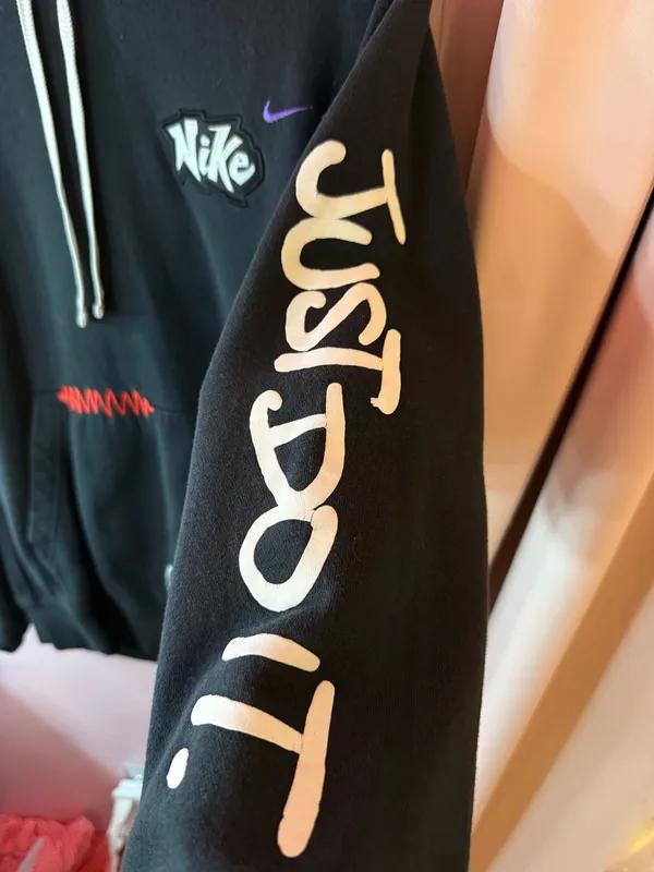Nike Graphic Hoodie Black - Image 3