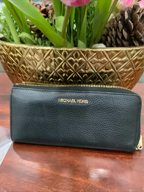 Michael Kors Multifunction Leather Wallet for Women - Black - Image 2