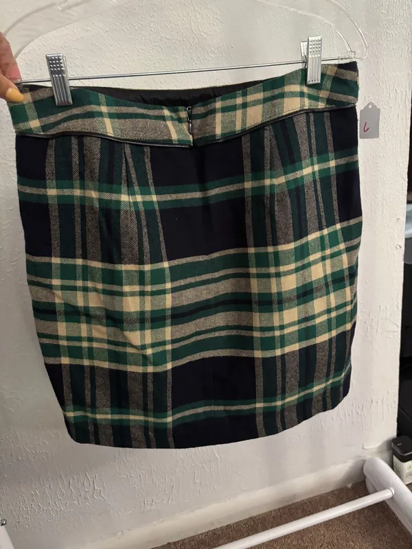 Tommy Hilfiger Green and Black Plaid Pencil Skirt - Image 2