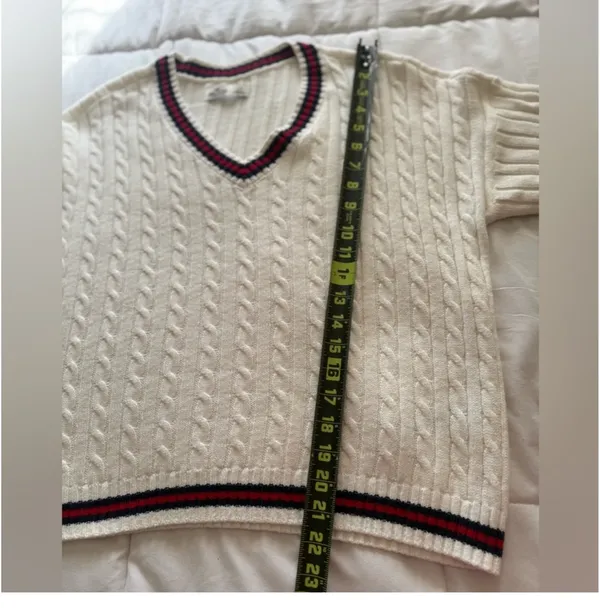 Hollister Women’s Classic White Cable Knit Swearter - Image 7