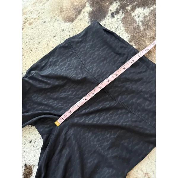 Lululemon Groove Super-High-Rise Flared Pant Segment Emboss Black Size 8 - Image 9