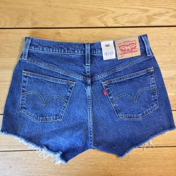 NWT Levi’s 501 Jean shorts 28 button-fly medium wash raw hem - Image 4