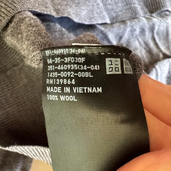 Uniqlo Wool V-Neck Sweater - Image 5