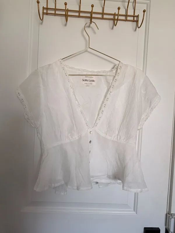 Selfie Leslie Azura Scalloped Lace Trim Peplum Top - Image 3