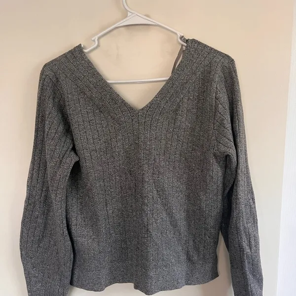 Abercrombie gray sweater size small - Image 3