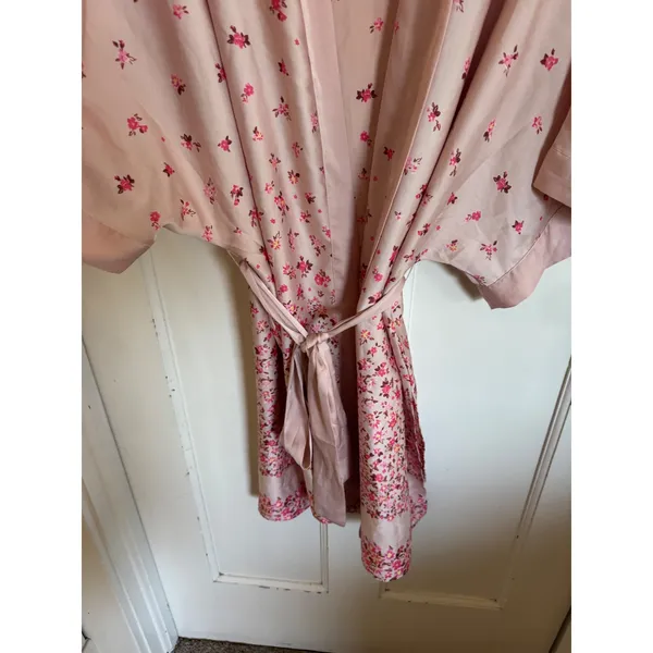 Victoria's Secret pink floral‎ robe size medium/large - Image 3