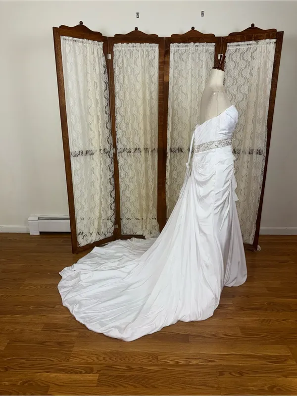 Gorgeous New Jacqueline Exclusive Ruched Drape Wedding Gown - Image 4