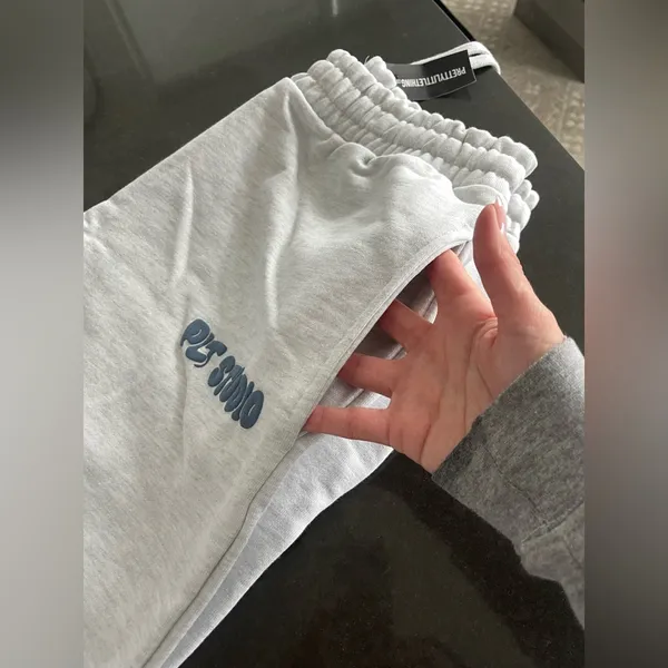 Pretty Little Thing NWT ASH GREY THICK OVERSIZED JOGGERS M - Image 9