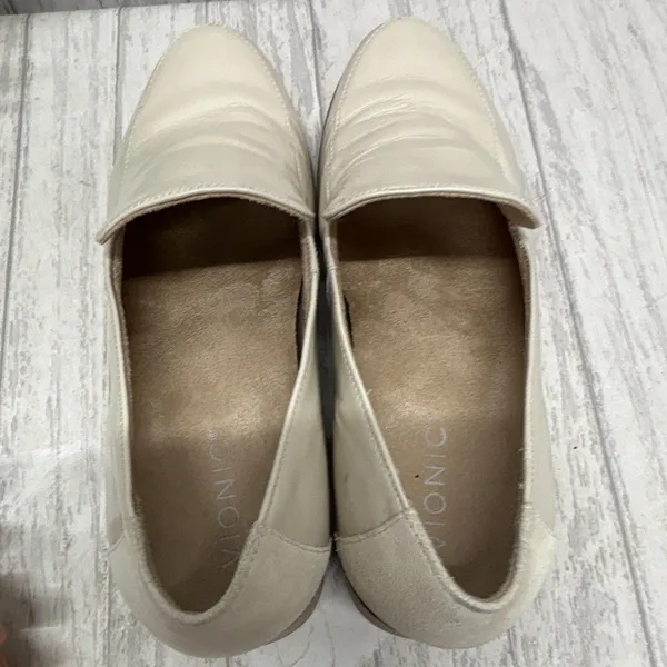 Womens Size 8 Vionic Ivory Slip-On Loafer Flats Solid Round Toe Rubber Sole - Image 5