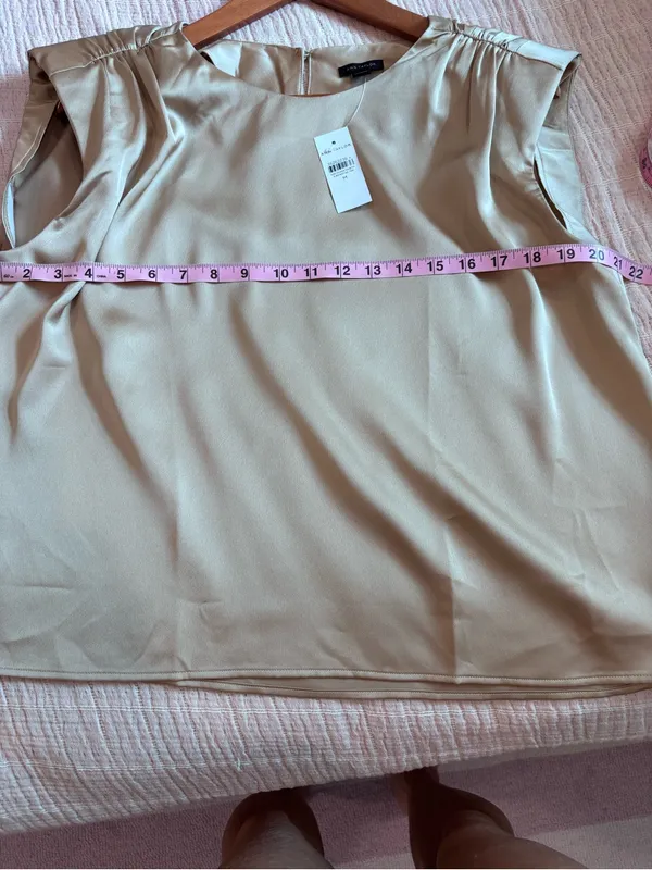 Ann Taylor Satin Cap Sleeve Shell Top in Beige/Gold size Medium NWT - Image 7