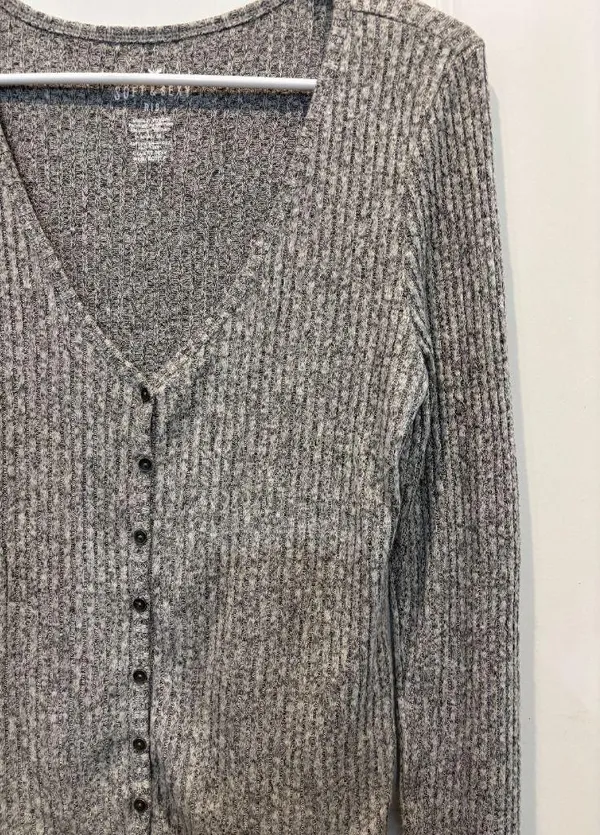 American Eagle Outfitters Gray Ribbed V-Neck Sweater - Image 2