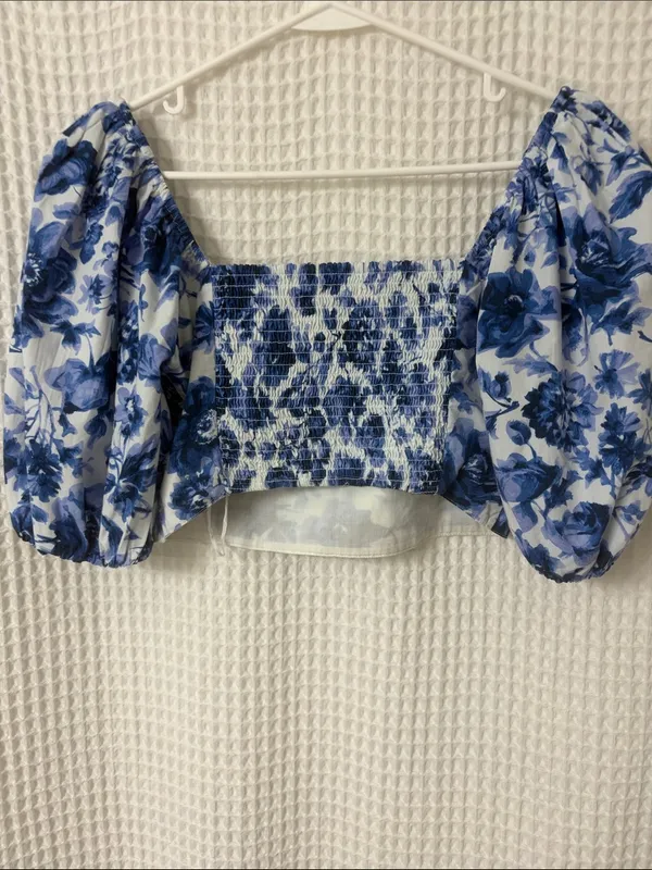 Abercrombie & Fitch Emerson Blue White Floral Crop Smocked Puff Sleeve Top Small - Image 8