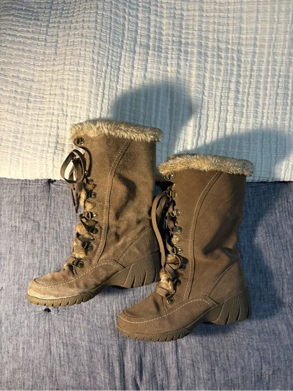 Sporty Millie Stone Suede women’s size 6.5 - Image 2