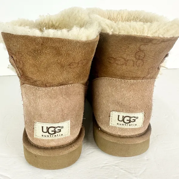 Ugg Mini Bailey Button Boot Womens Size 8 Logo Spellout Brown Monogram - Image 6