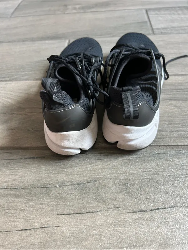 Nike Black and White Knit Running Shoes - Image 3