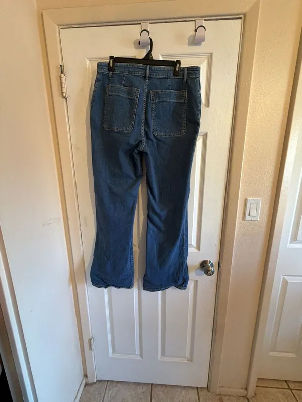 Free Assembly Women's High Rise Patch Pocket Flare Jeans - Image 6