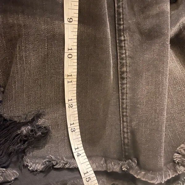 American Eagle Outfitters Distressed Black Denim Hi-Rise Skirt Size 4 - Image 8