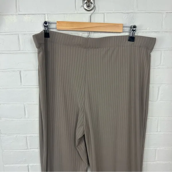 Rue 21 Plus Size Mocha Ribbed Knit Top & Pants Lounge Set Size 3X - Image 8