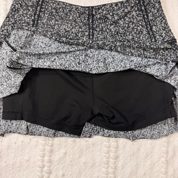 Lululemon Pace Rival Skirt Black White Pixelated Print Athletic Skort Size 6 - Image 4