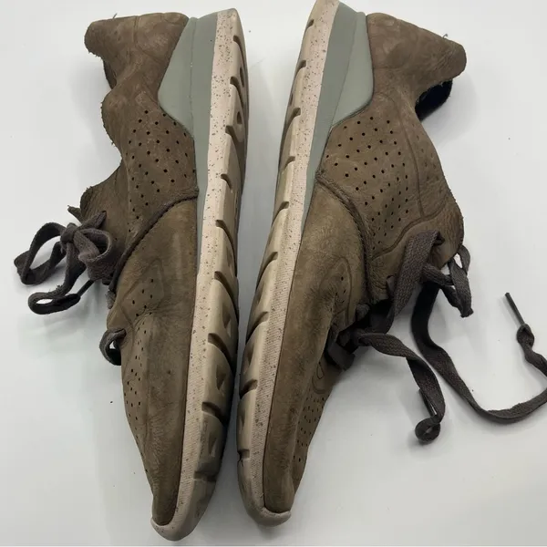 UGG Tye Leather Lace Up Sneakers Brown Nubuck Sz 9.5 - Image 11