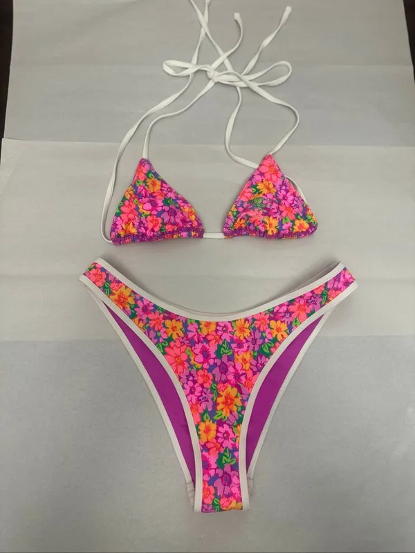 Frankies Bikinis in the colorful "Daisy Pond" size M - Image 3