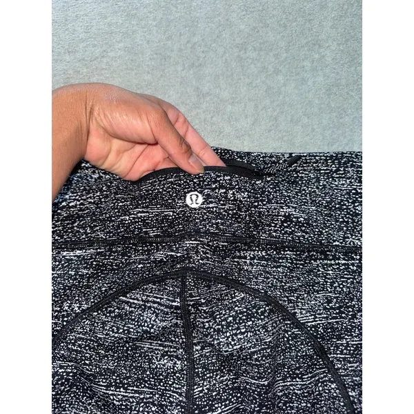 LULULEMON Women's Fit Physique Tight Pant‎ Jacquard Black White Mesh Gauge Sz 4 - Image 8